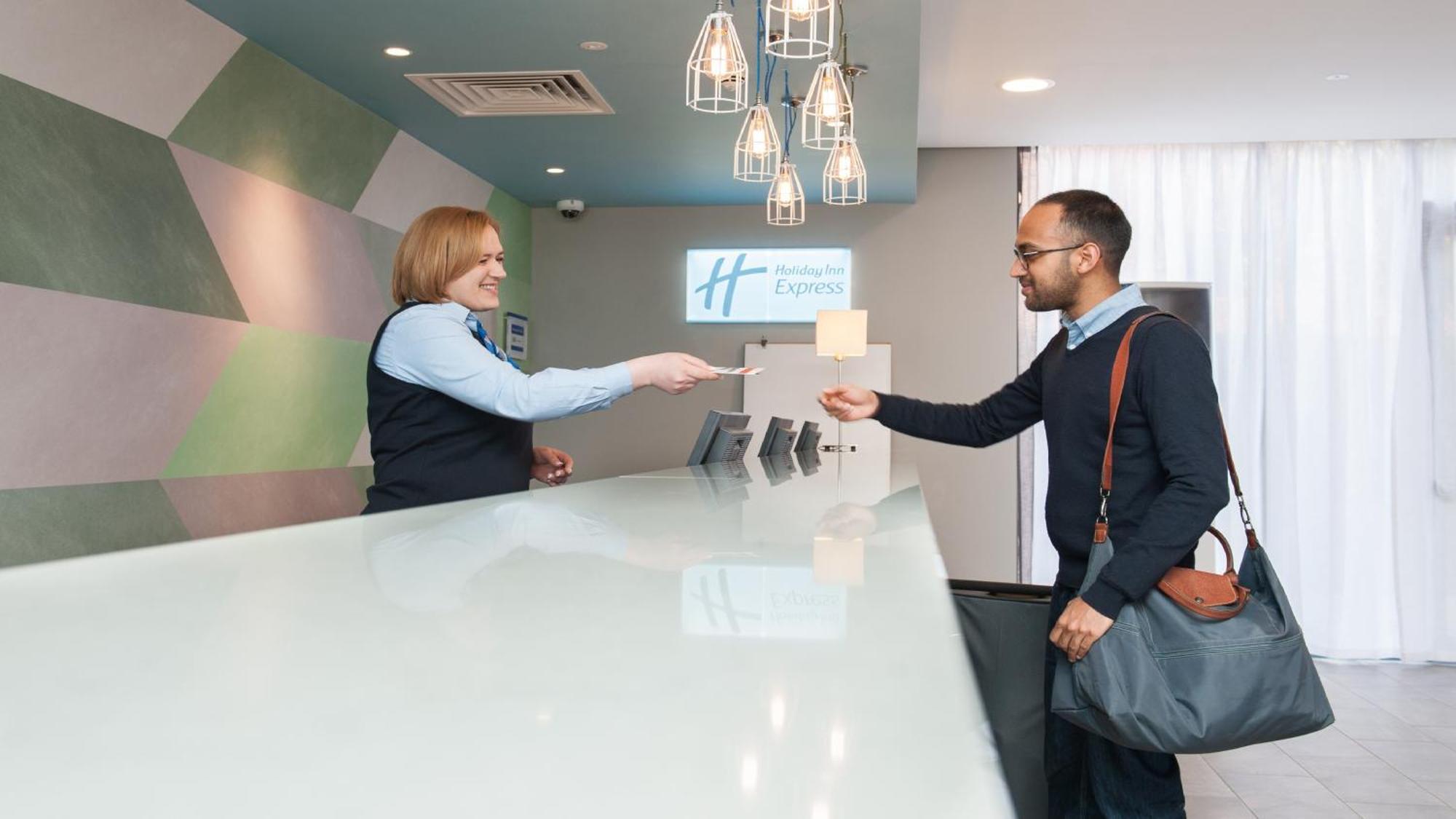 Holiday Inn Express Aberdeen Airport By Ihg Dyce Εξωτερικό φωτογραφία